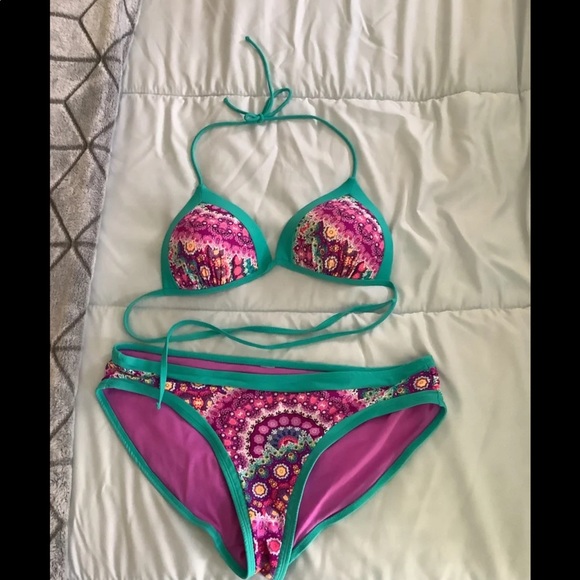 No Boundaries bikini colorful padded top 11-13 bottom XL pretty design’s… - Picture 3 of 10